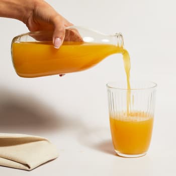 Tropical Juice in Glass, 568ml, 1pt